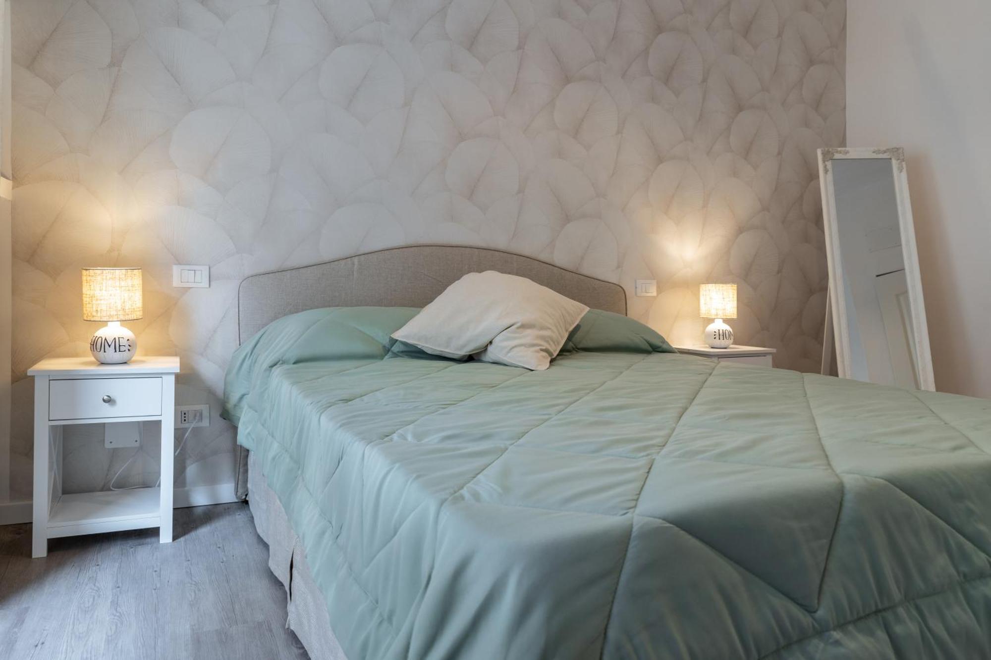 Vatican Shabby Double Bedrooms Rom